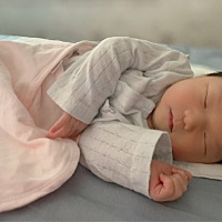 7.12预产期，7.13晚7点见红，7.14凌晨5点规律宫缩，收拾行李去医院办理住院手续，下午5点开了一指半打的...