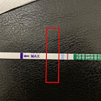 前两天只有亲妈的我才看得到，现在连老公都看出来有灰色印子了，嘿嘿，有点小激动。这两天胃疼，不晓得...