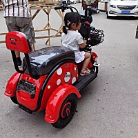 现在这么热的天，30℃左右，大宝没人接送，只能自己来，来回路程将近两公里，有没有相同情况的宝妈可以...
