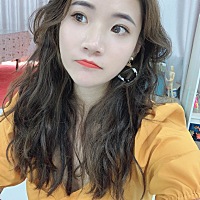 颜色超级显白，质感也不错，姐妹们可以冲一下