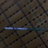 这是大姨妈还有三天到来时候测的，反正要仔细看才能看到第二条红线，今天又测了，感觉跟这差不多，也没...