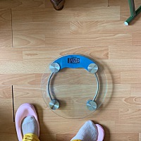 卸货前一天是73kg。宝宝出生6.5斤。 5号出月子体重才降下来4斤，在家的5天随着体液减少以及进餐控制到后...