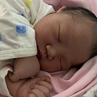 8斤2两  男宝宝   出来的那一刻眼泪一下子就出来了   天使宝宝不哭闹超级听话😘😘