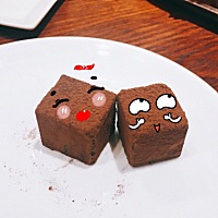 总是胡思乱想，谁说点什么就草木皆兵，心思敏感，动不动就想哭，老是觉得生活没意思想死，又舍不得孩子...