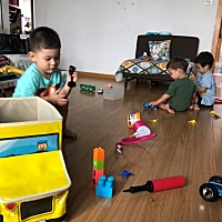 为了适应养二胎，经常多带几个孩子练手。感觉我和老公都准备好了，迎接二胎女宝。愿上帝成全。