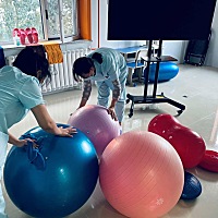 孩子是三个家庭的希望为了孩子我们砥砺前行专注儿童康复20余年