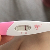 排卵后12天，晨尿检测，感觉有一点点颜色，体温连续5天以上36.8度，求好孕，希望宝宝能抓紧妈妈😊