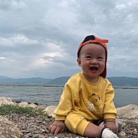儿子，谢谢你在茫茫人海中选我做了妈妈，你是我的小天使，从三个月开始独自在婴儿床里睡整觉，醒来自己...