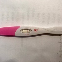 排卵后14天，测出来弱阳性，实际颜色比图片清楚一些，求好孕呀😊