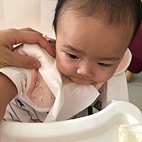 自从生了孩子后，现在孩纸六个月了，跟老公走在一起，没有牵手，也闹别扭，可我们从恋爱到结婚只是在一...