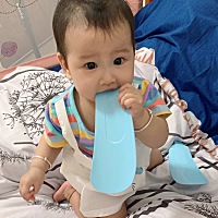 宝宝今天8个月了，没想到把一个5斤的宝宝养到这么大了，没有任何人的指点，都是自己一路摸索过来的