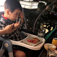 孩子从出生父母就想办法教孩子自己走路自己吃饭，不停的教孩子自己能独立生活的本领，长大成人父母更要...
