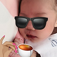 都不如刚出生的时候胖，不过是越来越精了，现在也能听着声音转了 这咋越来越瘦了。拽姐睡着了， 刚出生...