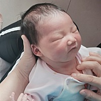 吃饱了睡，睡醒了吃～～