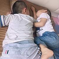两个宝贝一天天的长大了，期间也不算是完全与社会隔离吧，考了教师资格证，但是很不幸考了一次招教差一...
