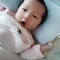 2021年9月12日中午11点8分出生体重7斤今天20天了。