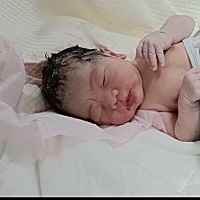 哪有什么岁月静好，当肩上负着为人母、为人妻、为人儿女的责任时。生活不易，但请永远微笑，永远发光，...