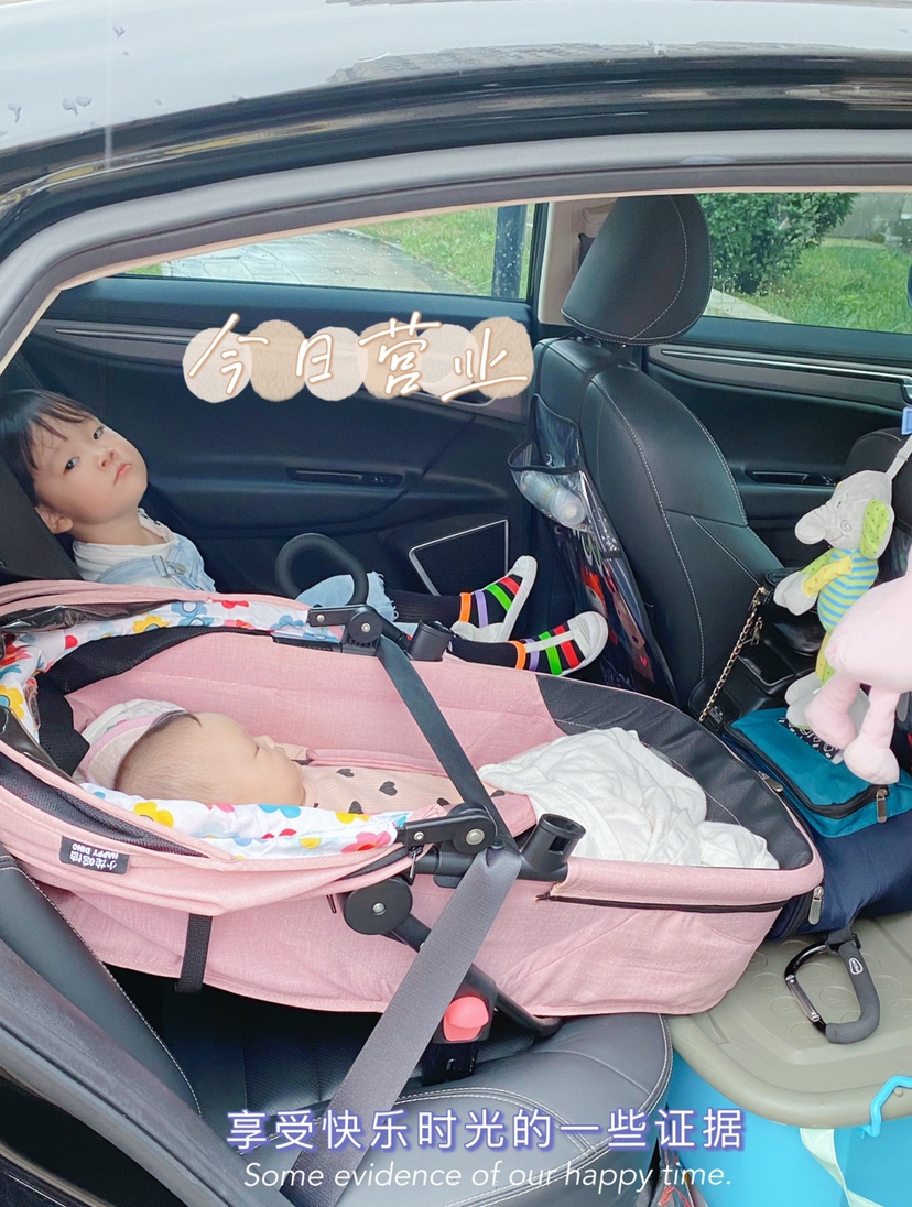 妈妈自己带两个宝贝出游