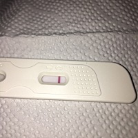 上个月19号来的，这个月21号了还没来，一测好像没有，我用肉眼看我手上的都看得我眼花缭乱的。