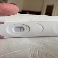 大家帮我看一下是否怀孕了？推迟两天了，眼镜已看瞎😔😔