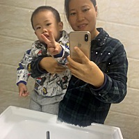 转眼两岁半了，很多像你这么大的孩子都上学去了，家人都觉得等明年才去好一点，想想也是，孩子的人生很...