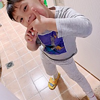 很多宝宝都不爱刷牙，更不会刷牙！听说妈妈们可都愁坏了，生怕宝贝的小牙有蛀牙！有的妈妈就强迫孩子刷...