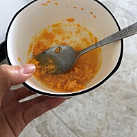 宝贝早上起来喝180奶，吃了四个虾和一个蒸蛋。又给他熬好玉米喳排骨山药胡萝卜🥕青菜🥬粥，准备好给...