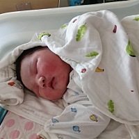 2021.9.2，我儿子出生，体重10.4斤，身高58厘米，还和同床的宝宝合了个影