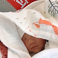 出生第四天，就因为黄疸入院治疗，送进医院回来看到你的东西真忍不住哭，这月子是坐废了