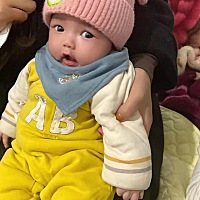 我的女孩终究还是在马不停蹄的长大，虽然总是哭闹，但是可爱的时候还是挺可爱，妈妈爱你❤❤❤❤