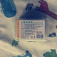 💕孩子牙齿成长过程中，需要特别注意对口腔的清理，而幼儿医生建议宝宝们的口腔护理可以配合“牙线”...