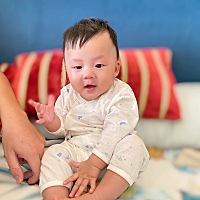 太可爱了叭，按农历今天五个月十四天，就已经会叫爸  妈了   爱你