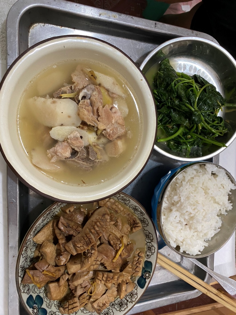 淮山排骨汤，黑糖炒腰子，青菜