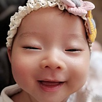 幺儿你在做什么美梦哎！笑的这么开心的样子😂