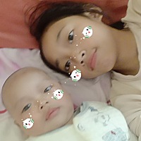 姐弟俩感情深哦，一来就抱,哄弟弟