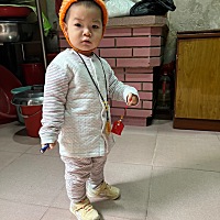 没办法，妈妈的腿不长。