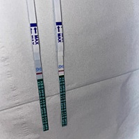昨晚跟今天测的，肉眼能看见灰印，手机不太能拍出来，也不知道是自带的还是啥