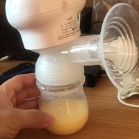 用吸奶器吸只有70,每次都要可怜我的娃。
