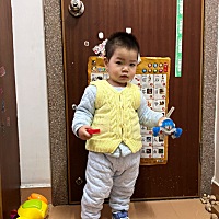 织了件毛衣给小宝