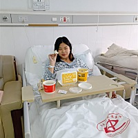 今天早上8点05分，爱妻顺利诞下一子，重七斤七两，母子平安，感谢圈子里朋友们一直的陪伴，大家都加油！