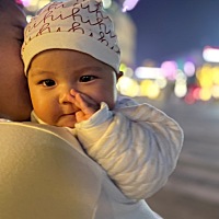 最喜欢出去外面逛街的八卦小宝宝