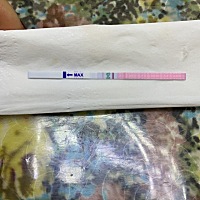 求助一下各位姐妹，上图是昨天晚上测的，都是两条线，下图是刚刚测的，只有一条线，是怎么回事啊《是排...