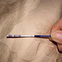 姐妹们，这是不是怀了啊...多囊怀孕不易，不知道是不是，很浅