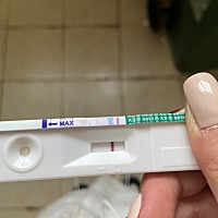 姐妹们，今天姨妈日，但是没来，帮忙看下这是有了吗？