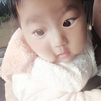 😭😭😭 宝宝老闹  晚上也是一晚上醒好几次 然后一边吃奶一边睡去  白天一天都没有睡半个小时  好...