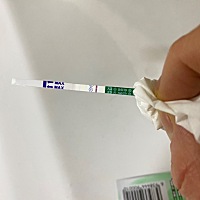 这应该不是怀孕了吧！为什么看着前面浅浅的有点像，但是位置不对吧！