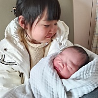 初六15.12男宝一枚。6斤7两。恭喜姐姐多了一个弟弟🐷🐷🐷🐷🐯🐯🐯🐯