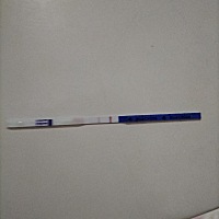 姐妹们帮忙看看，末次月经1月15号，还有三天来姨妈。早上测出一深一浅，这是？