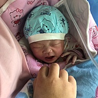 今天第9天。 有没有奶粉喂养的姐妹。 她现在一顿吃60 睡觉老是睡不安稳