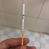 现在是安全期，但一直显示弱阳 也没安排过同房 没有加深 也没用消失 是怎么回事吗？